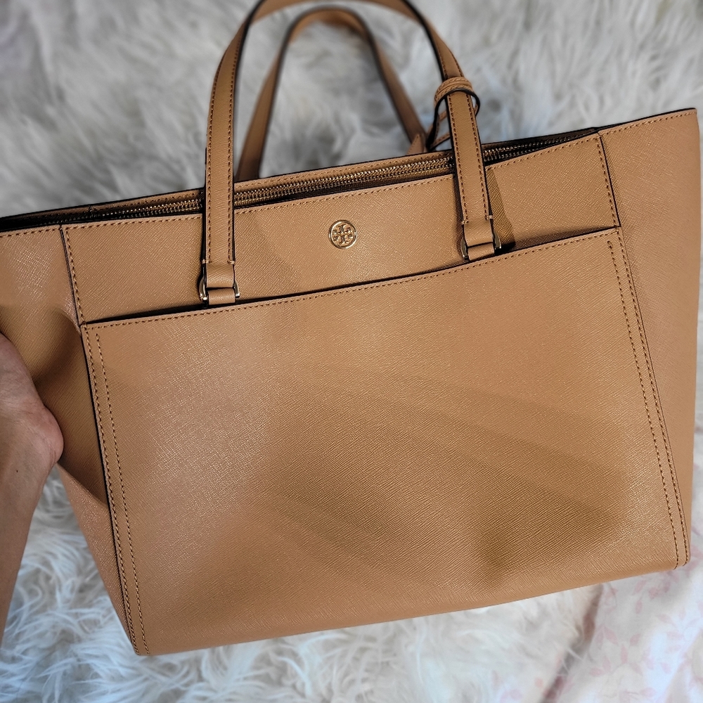 Brand new Tory Burch shoulder bag.